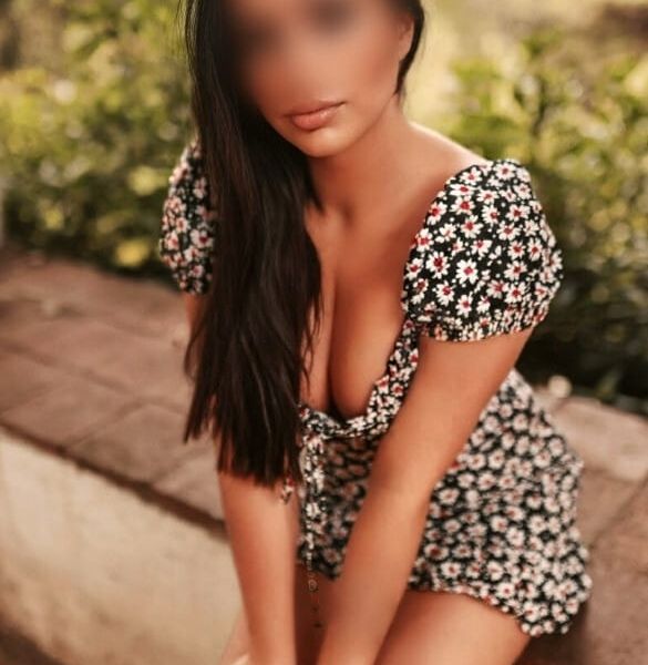 Aria, a girl as sweet as honey. 🍯 She is giggly and nice but has a very perverse side in intimacy. The perfect balance of what you need to have an ideal date. With Aria your dreams will come true... 💕